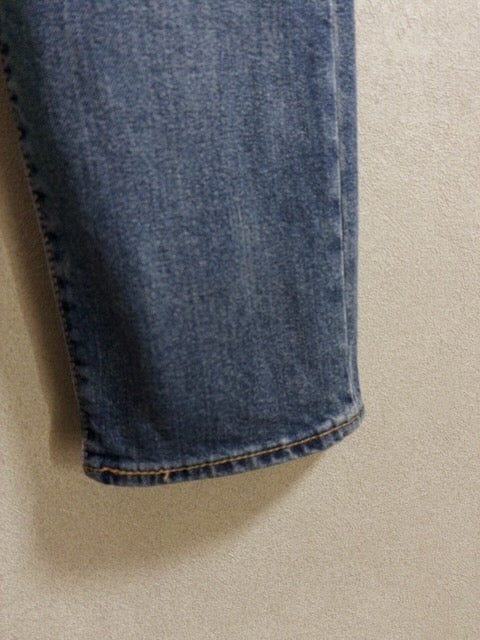 Levi’s - 502 色落ちとアタリが映えるローライズスリムテーパード