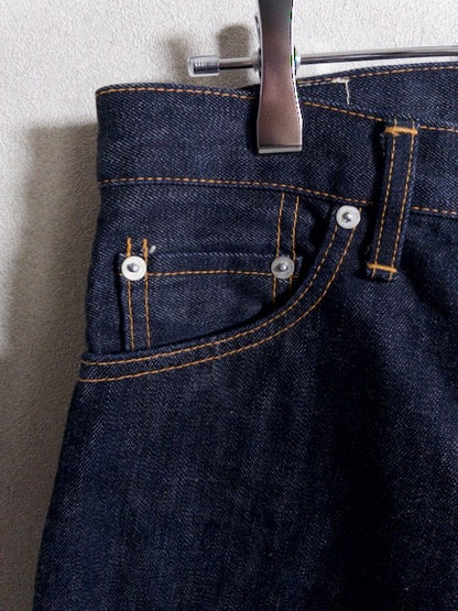 ABAHOUSE - レギュラーライズストレートシルエットのインディゴデニムパンツ