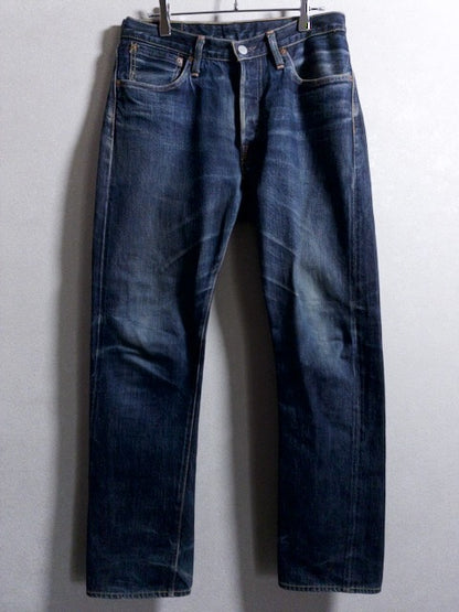 F.O.B FACTORY DENIM MFG. & CO. - 美しい色落ちとエイジングが際立つテーパードデニムパンツ