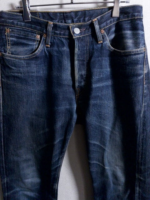 F.O.B FACTORY DENIM MFG. & CO. - 美しい色落ちとエイジングが際立つテーパードデニムパンツ