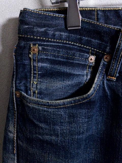 F.O.B FACTORY DENIM MFG. & CO. - 美しい色落ちとエイジングが際立つテーパードデニムパンツ