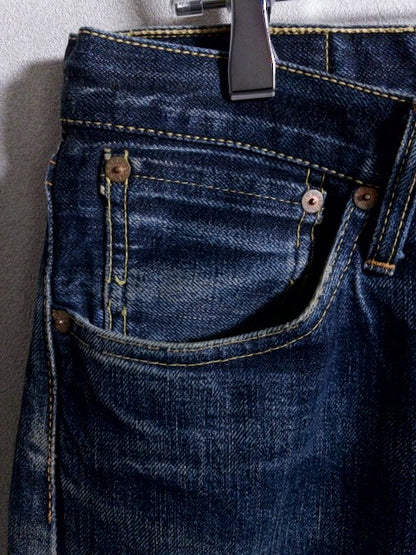 F.O.B FACTORY DENIM MFG. & CO. - 美しい色落ちとエイジングが際立つテーパードデニムパンツ