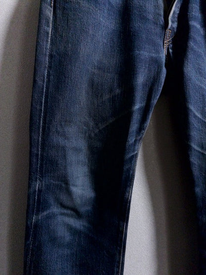 F.O.B FACTORY DENIM MFG. & CO. - 美しい色落ちとエイジングが際立つテーパードデニムパンツ