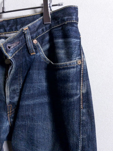 F.O.B FACTORY DENIM MFG. & CO. - 美しい色落ちとエイジングが際立つテーパードデニムパンツ