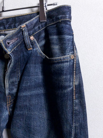 F.O.B FACTORY DENIM MFG. & CO. - 美しい色落ちとエイジングが際立つテーパードデニムパンツ
