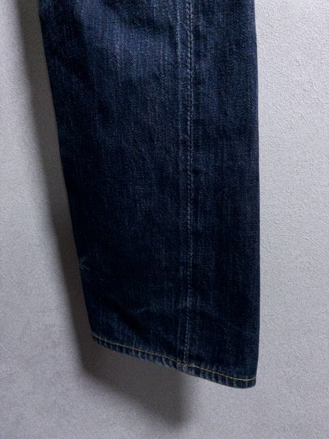 F.O.B FACTORY DENIM MFG. & CO. - 美しい色落ちとエイジングが際立つテーパードデニムパンツ