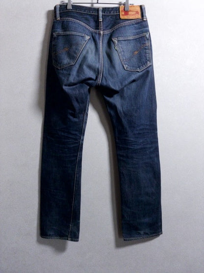 F.O.B FACTORY DENIM MFG. & CO. - 美しい色落ちとエイジングが際立つテーパードデニムパンツ