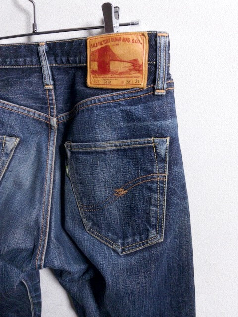 F.O.B FACTORY DENIM MFG. & CO. - 美しい色落ちとエイジングが際立つテーパードデニムパンツ