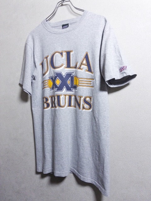 MV SPORT - 90年代特有の風合いを持つUCLAカレッジプリントTシャツ