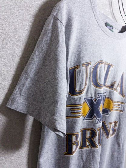 MV SPORT - 90年代特有の風合いを持つUCLAカレッジプリントTシャツ