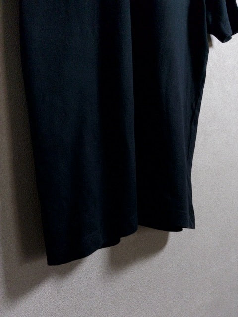 Lacoste - 国内生産によるワンポイントロゴVネックTシャツ
