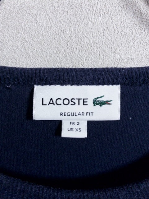 Lacoste - 胸ポケットを配したネイビー半袖Tシャツ
