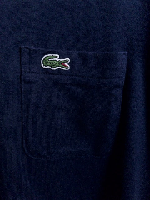 Lacoste - 胸ポケットを配したネイビー半袖Tシャツ