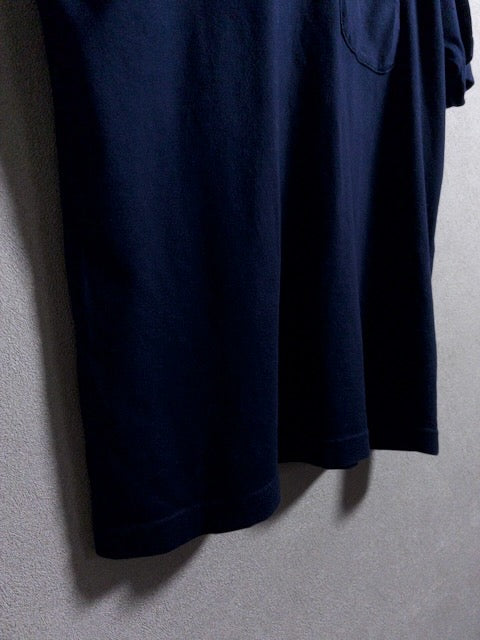 Lacoste - 胸ポケットを配したネイビー半袖Tシャツ