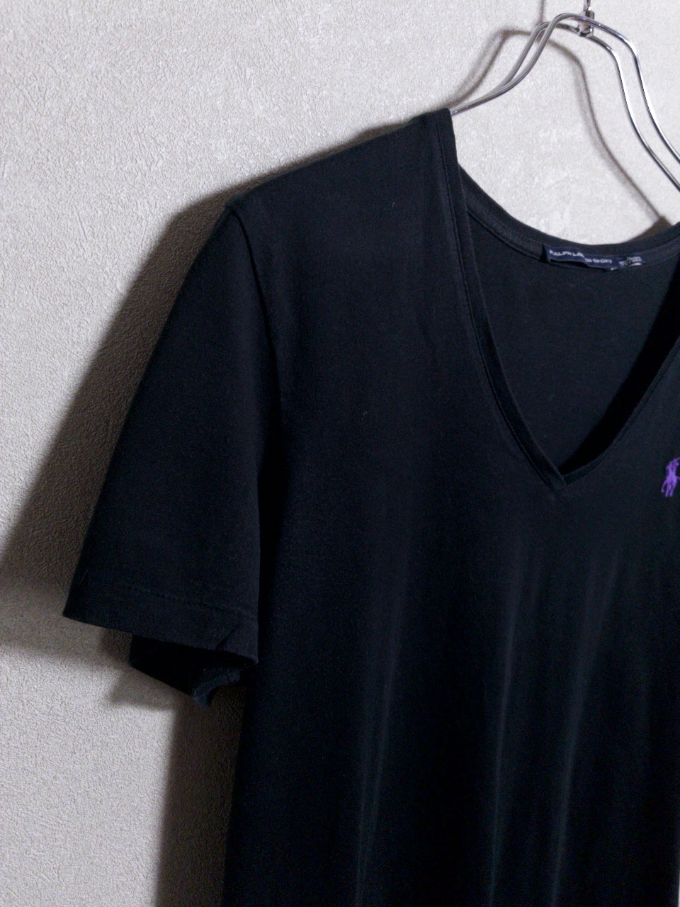 RALPH LAUREN SPORT - 紫ポニー刺繍 黒VネックTシャツ